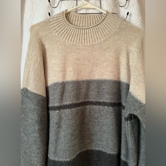 Universal Thread Color-block Sweater - Picture 5 of 6